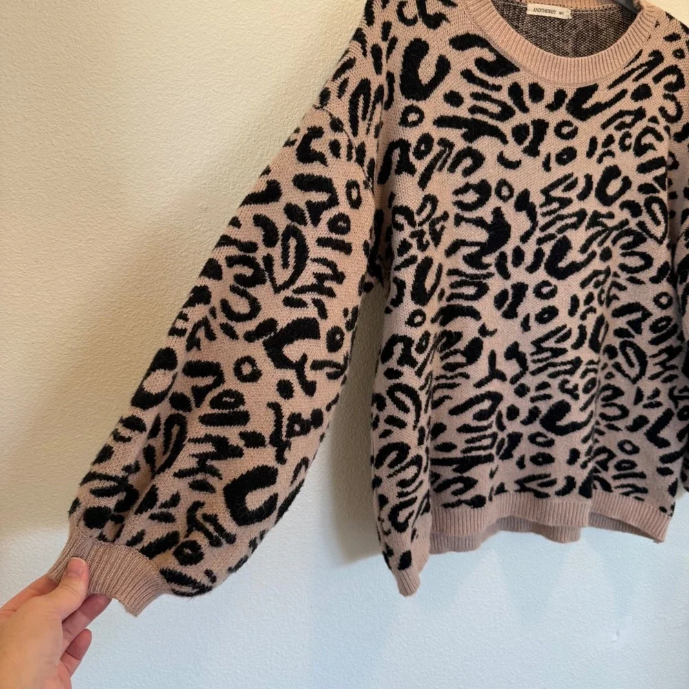 ANDTHEWHY Leopard Print Crew Neck Sweater‎ Long Sleeve Cozy Knit Top Women M/L